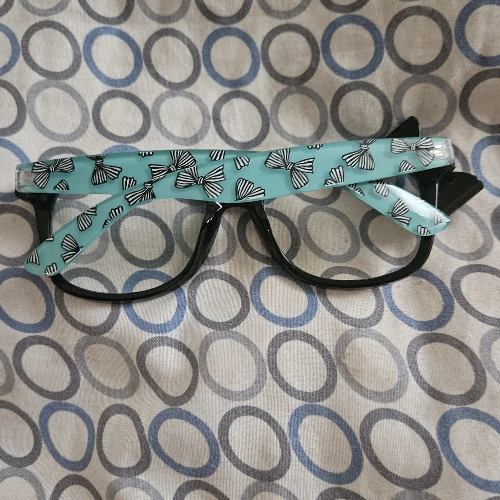 ⚠️Free Bundle Item Hello Kitty glasses clear lenses